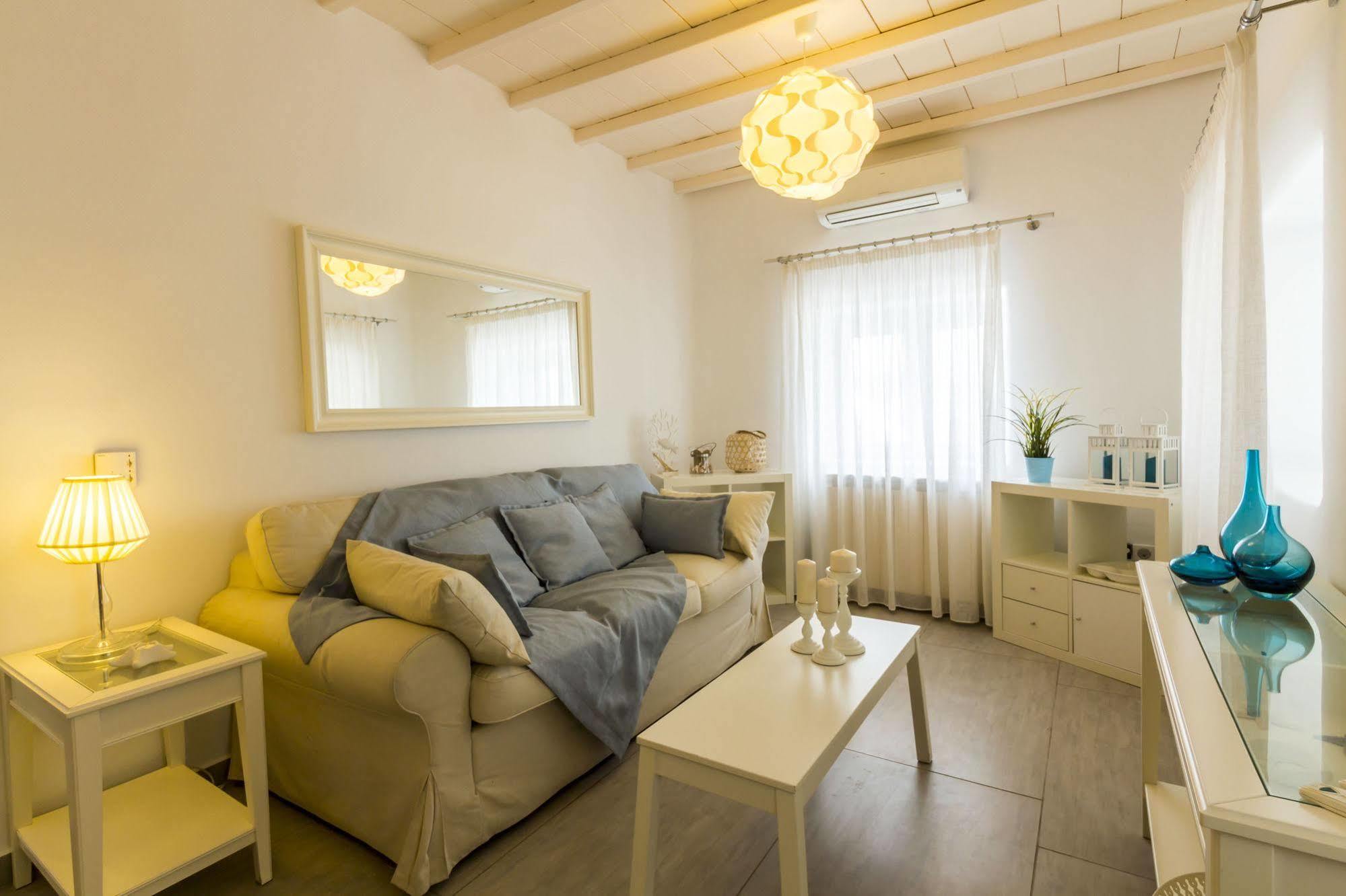 Lavish Suites Agios Ioannis Diakoftis Exteriör bild