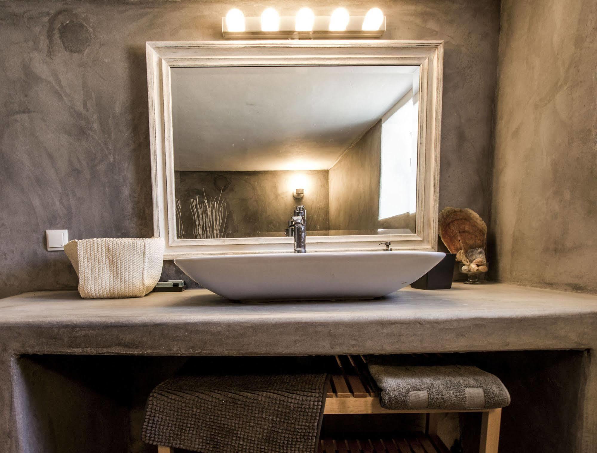 Lavish Suites Agios Ioannis Diakoftis Exteriör bild